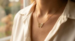 معنی گردنبند پروانه طلا